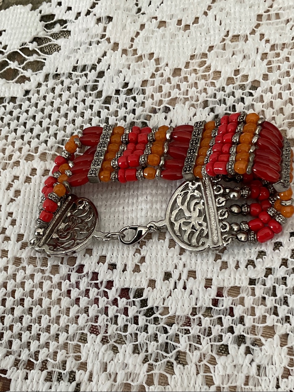 MULTICOLOR BEADED BRACELET W/SILVER ACCENTS